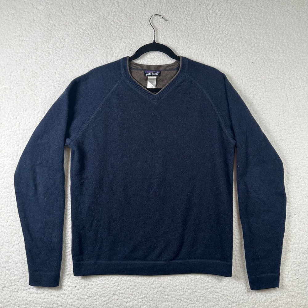 Patagonia 100% Cashmere V-Neck Mens M Sweater Raglan Sleeve Navy Blue Minimalist